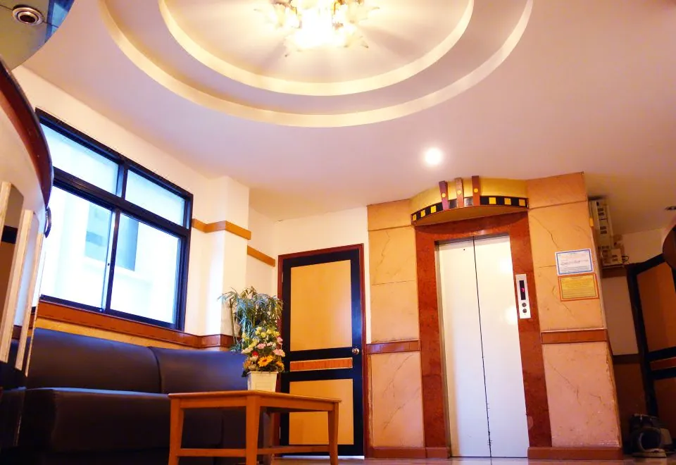 Bavana Hotel