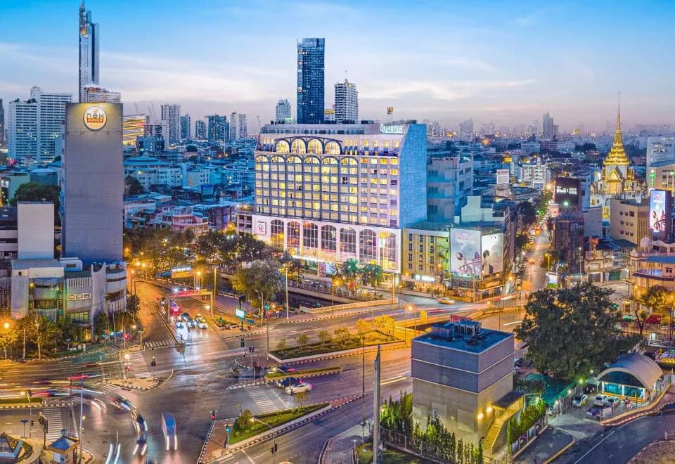 The Quarter Hualamphong by UHG