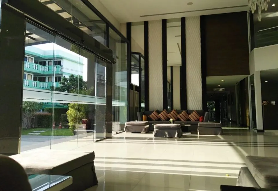 Crystal Suites Suvarnbhumi Airport