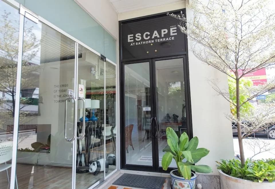Somewhere to Escape - Hometel