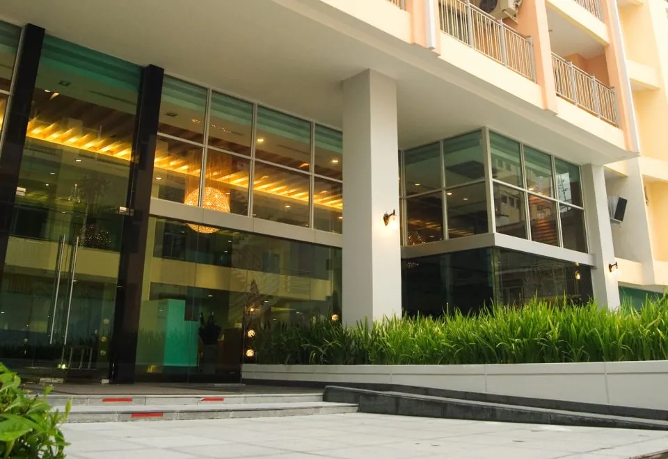 Golden Pearl Hotel
