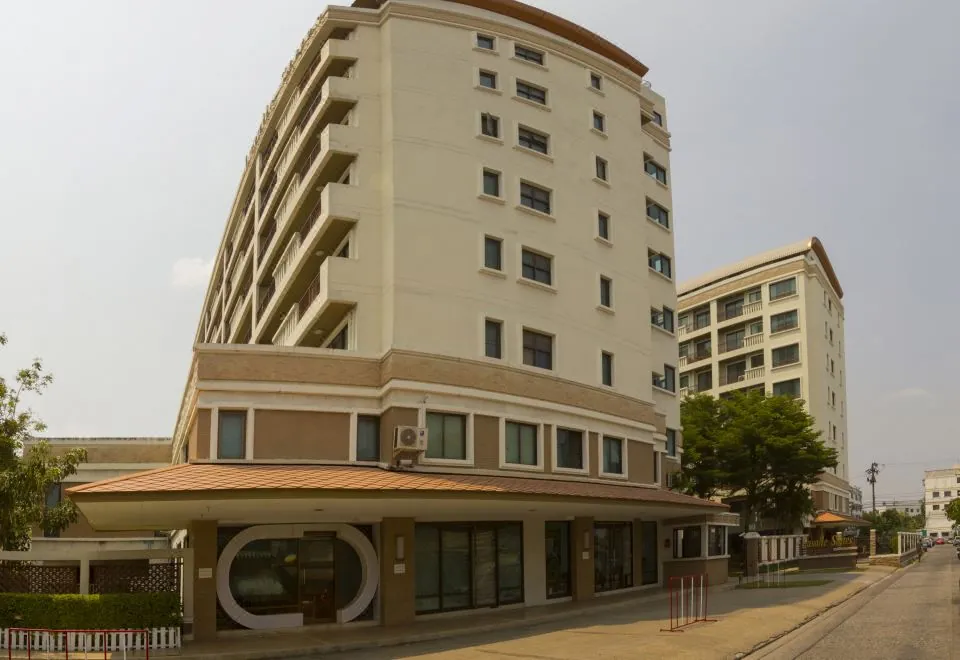 Lasalle Suites Hotel & Residence