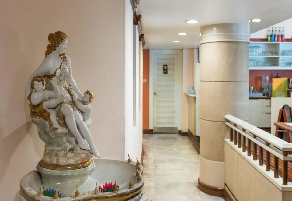 Silom Avenue Inn