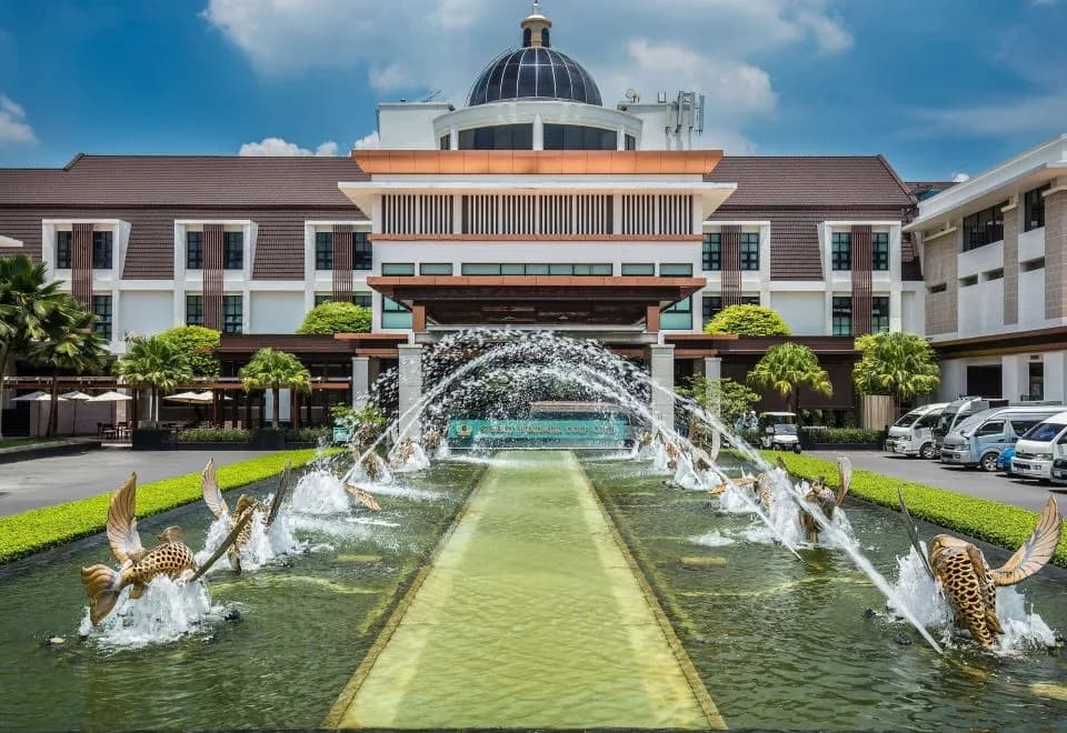 Summit Windmill Golf Suite Hotel at Suvarnabhumi