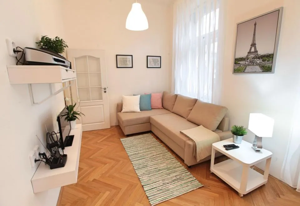 Angel City Aparthotel