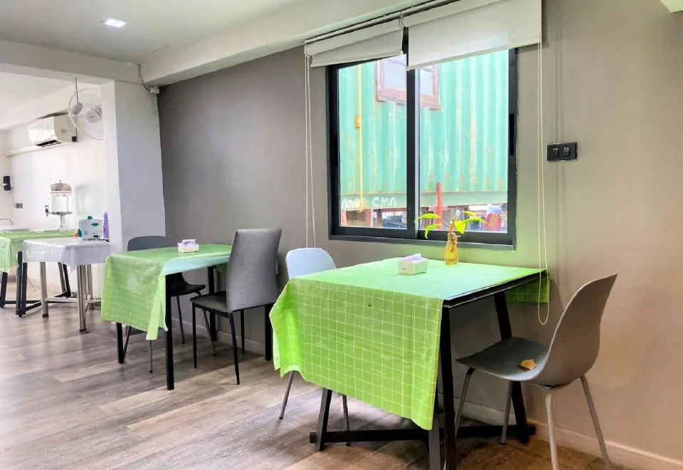 Baan Kun Mhor Hostel บ้านคุณหมอโฮสเทล