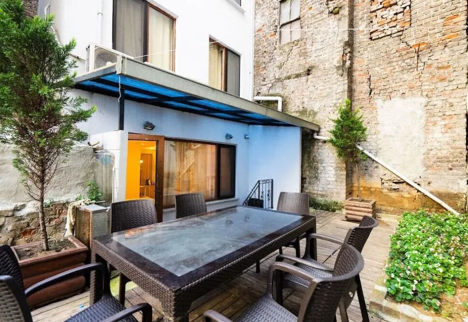 Harbour Suites Old City