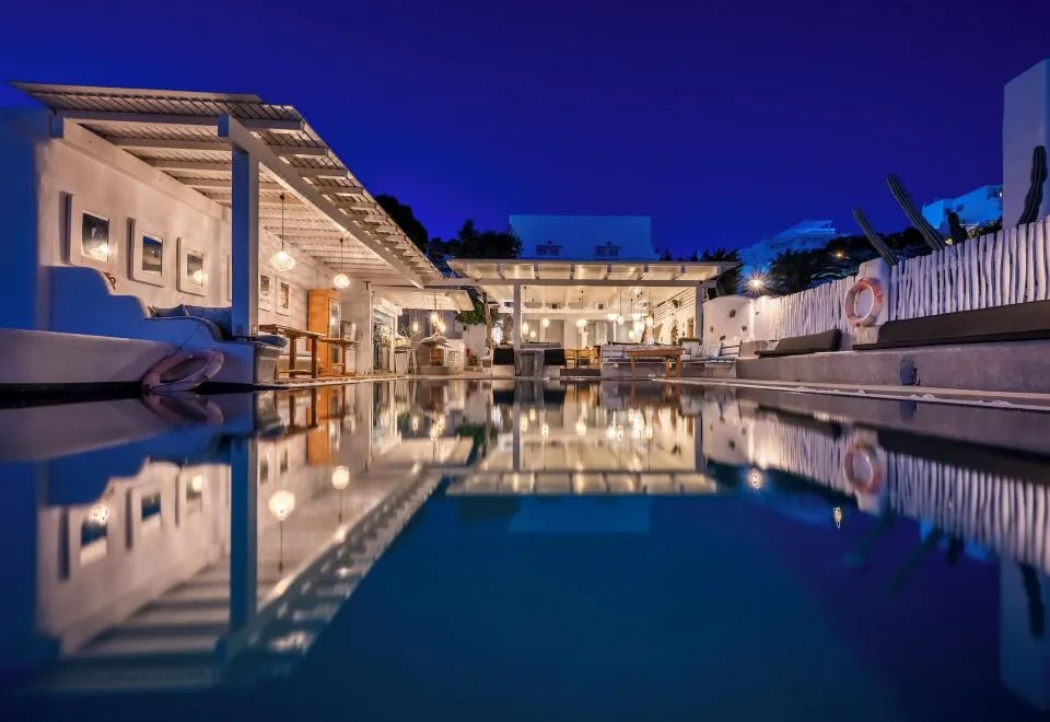 Flaskos Suites and More
