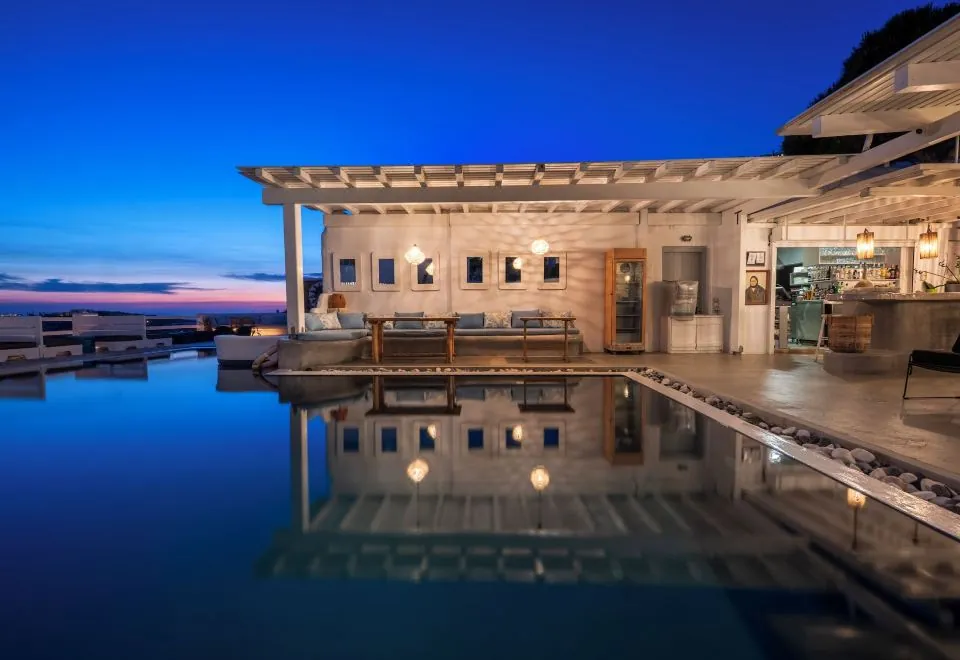 Flaskos Suites and More