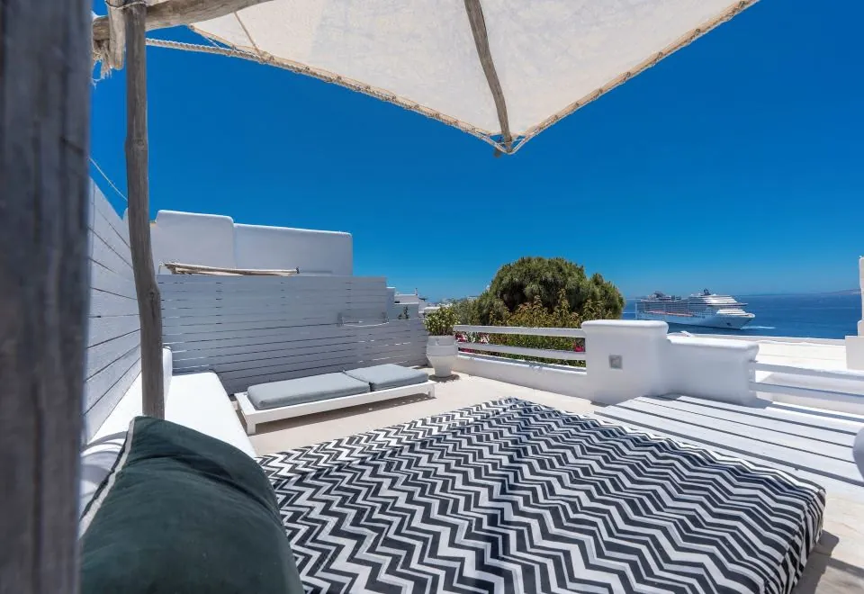 Flaskos Suites and More
