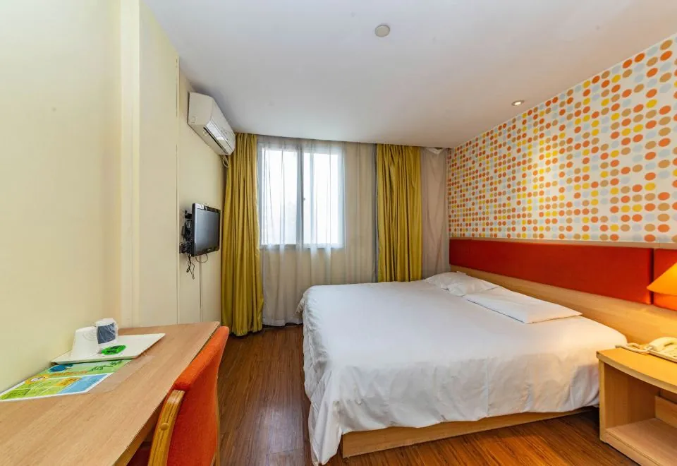 Home Inn (Shanghai Xujiahui metro station and Uversity of Communications)