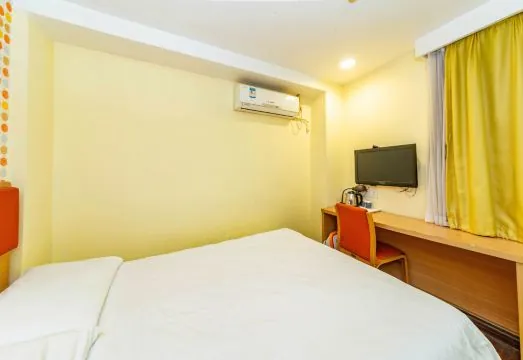Home Inn (Shanghai Xujiahui metro station and Uversity of Communications)