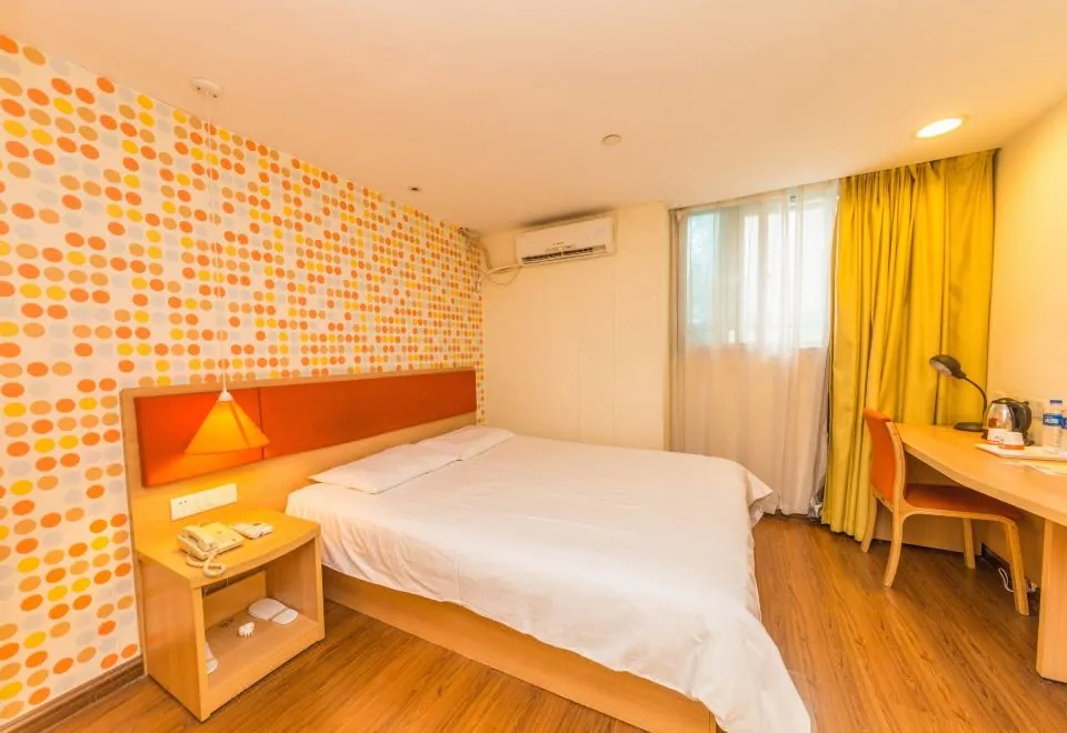 Home Inn (Shanghai Xujiahui metro station and Uversity of Communications)