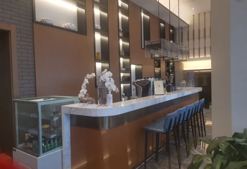 Dormitory light luxury hotel (Nanjing West Road subway station store)