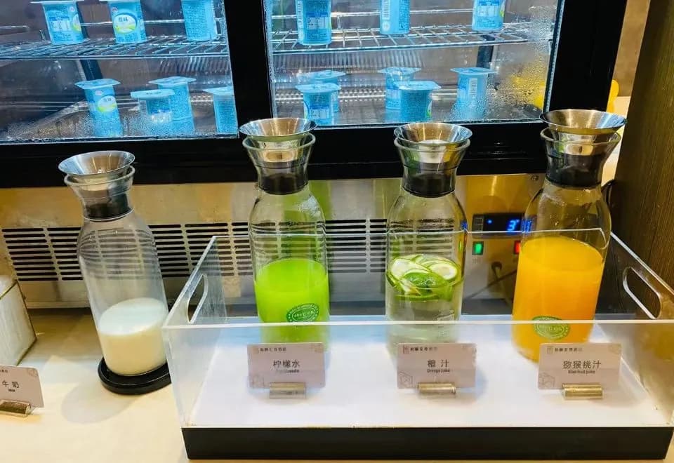Dormitory light luxury hotel (Nanjing West Road subway station store)