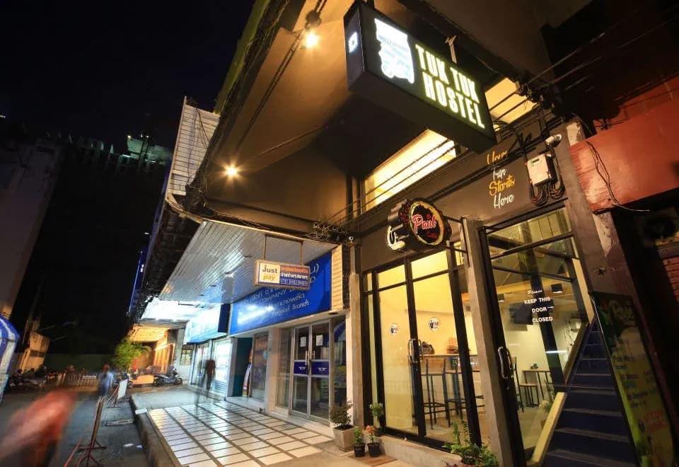 Tuk Tuk Hostel