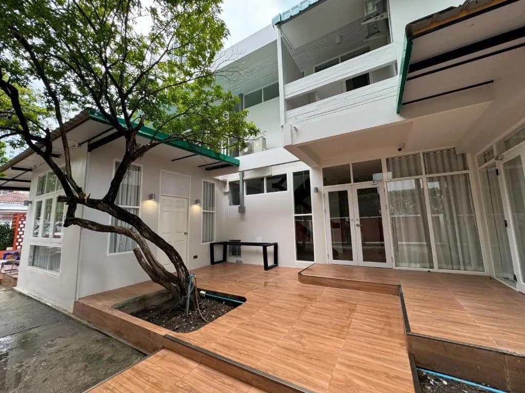 EM HOME Sukhumvit Bangkok near Train and Shopping