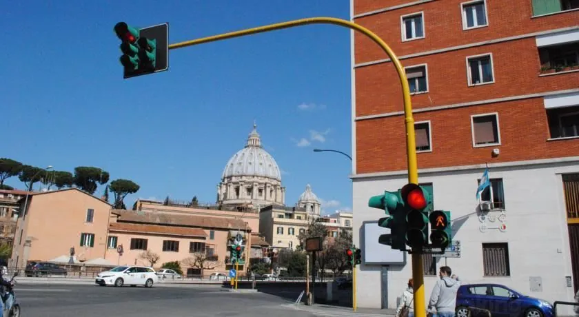Di Fronte Alla Cupola