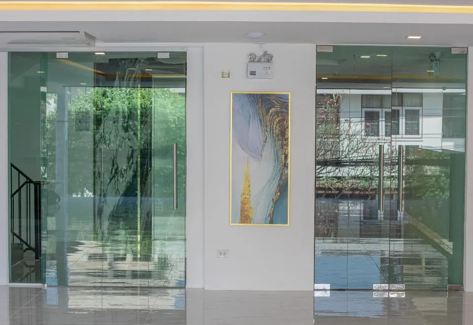 B2 Huai Khwang Premier Hotel