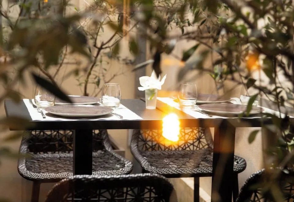 Le Grey Hotel