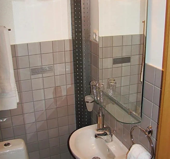 4th Floor Hotel