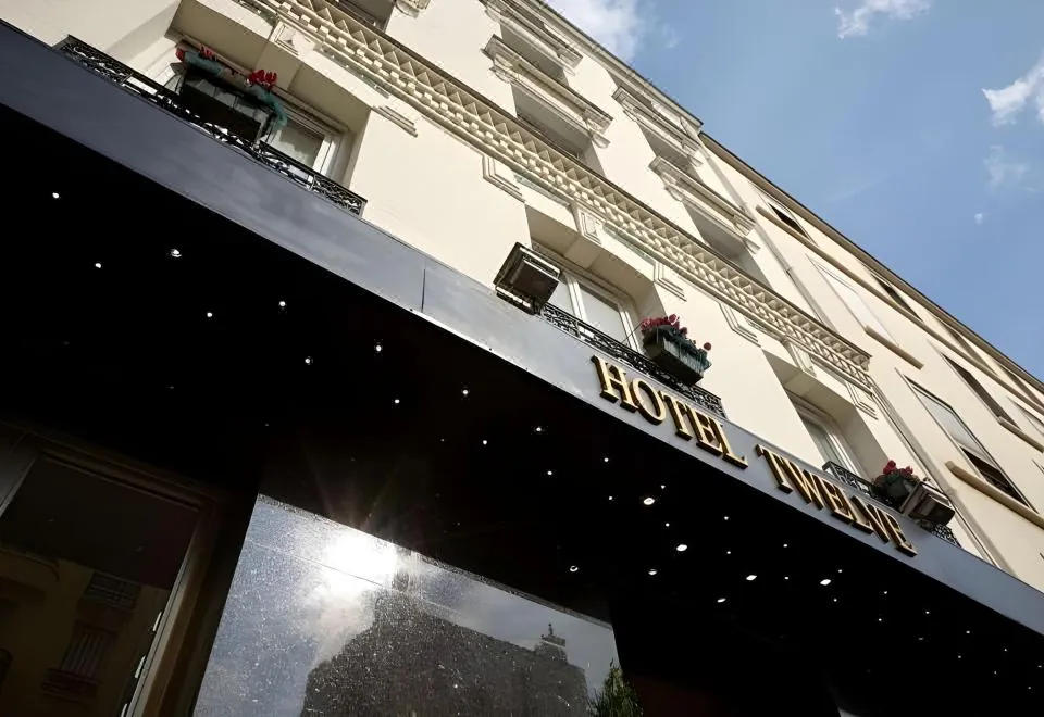 Le Twelve