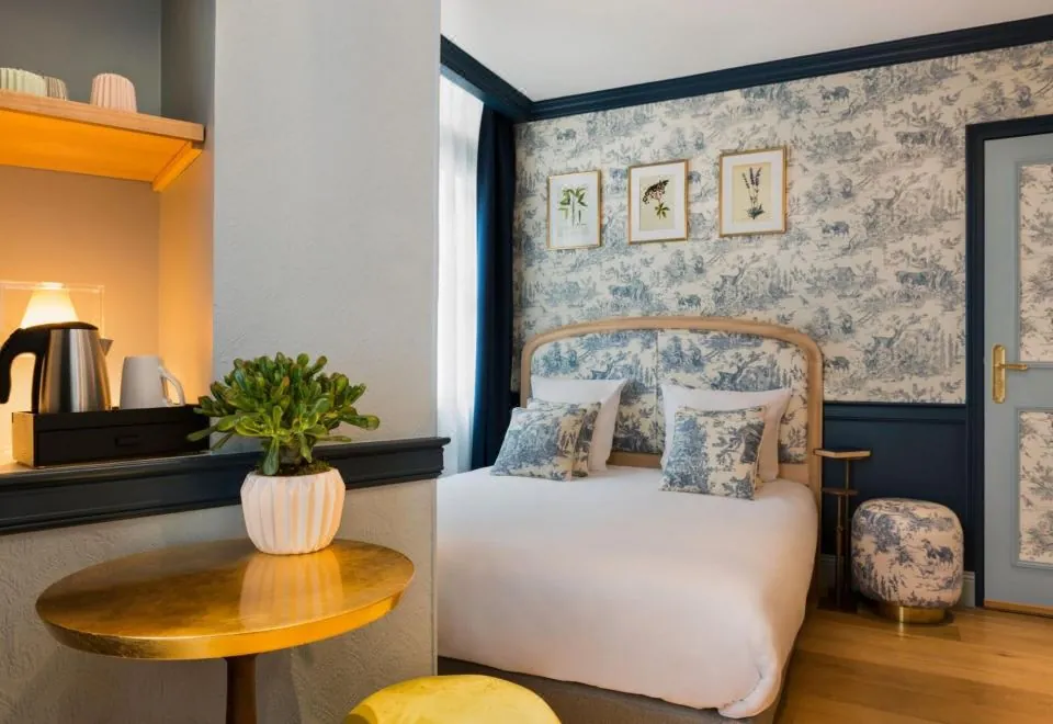 Hotel de Neuve by Happyculture