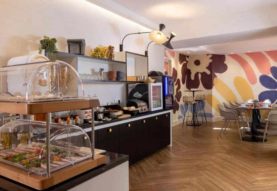 Hotel Elysees 8