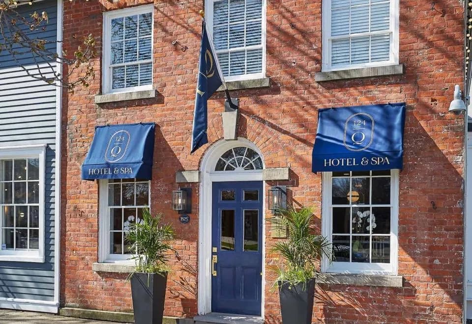 124 on Queen Hotel & Spa