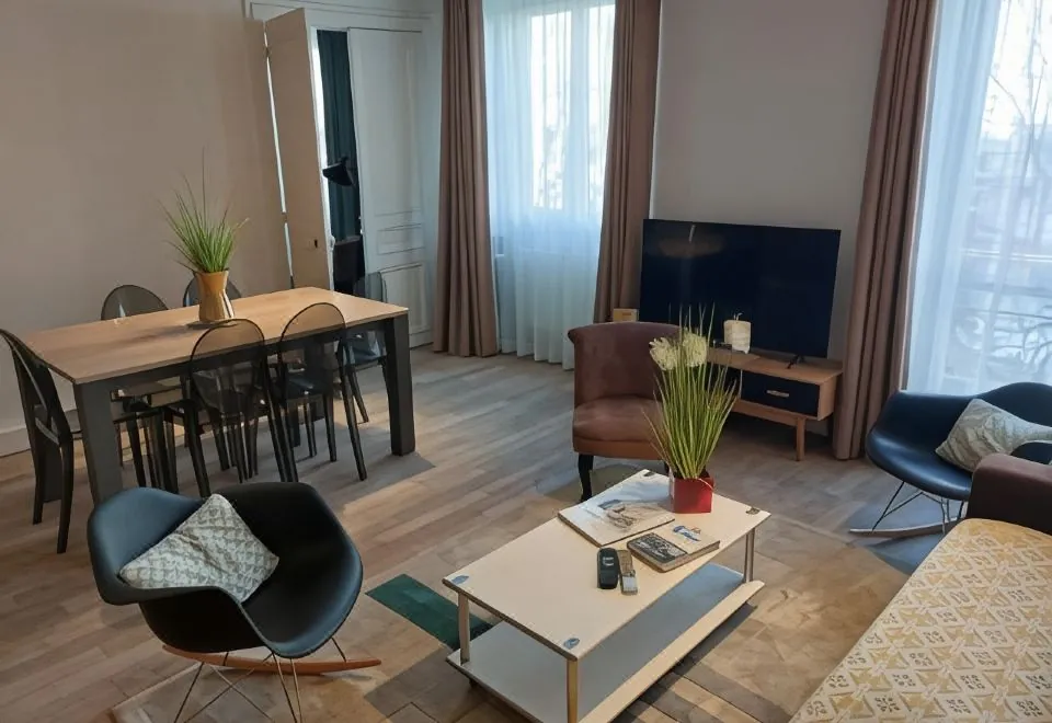 Apartments Paris Centre - at Home Hotel