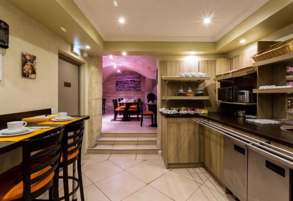 Hotel Saint Honore 85