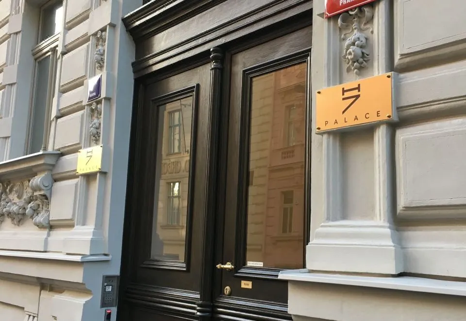 H7 Palace