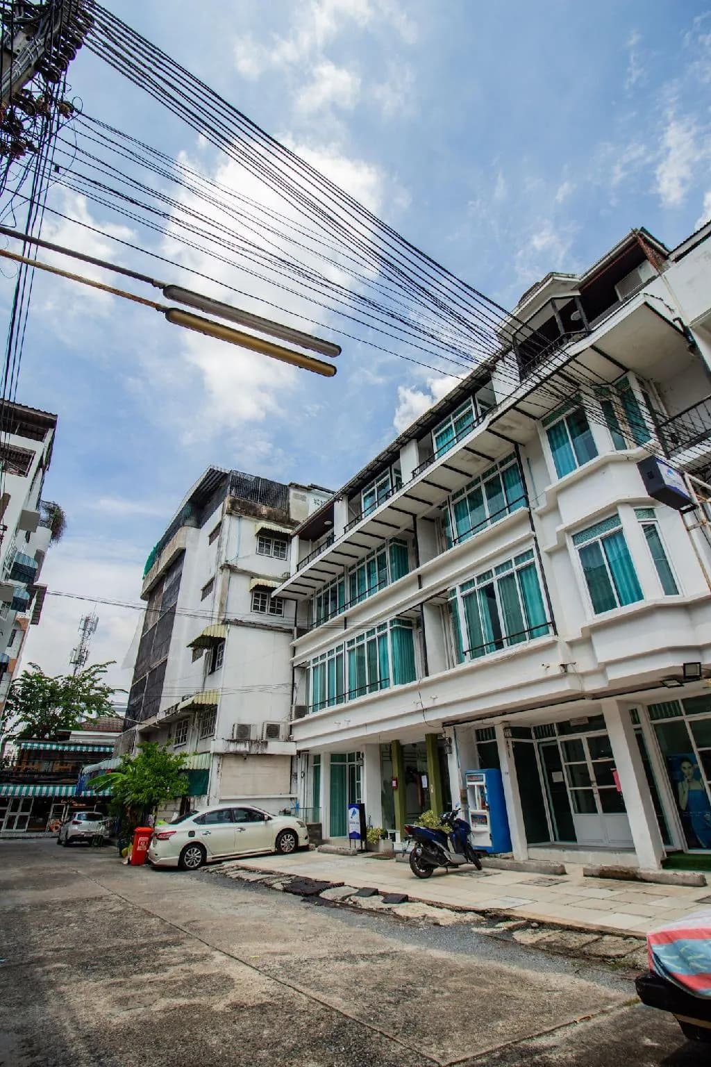 Skutan Inn Sutthisan Nexus Opal