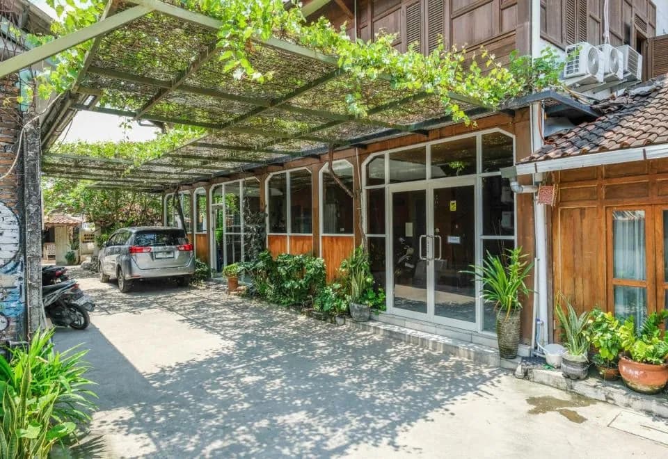 OYO 4016 Tan Jokteng Guest House