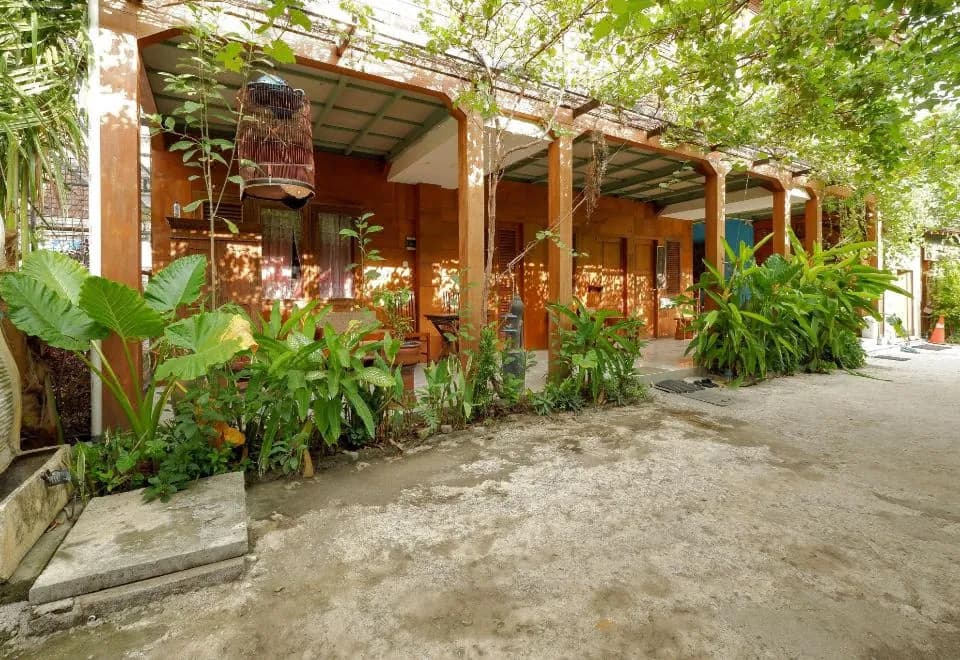 OYO 4016 Tan Jokteng Guest House