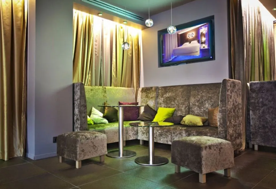 Seven Hotel