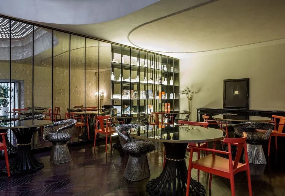 Hôtel du Rond-Point des Champs-Élysées - Esprit de France