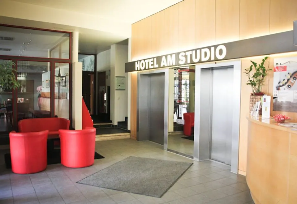 Enjoy Hotel am Studio