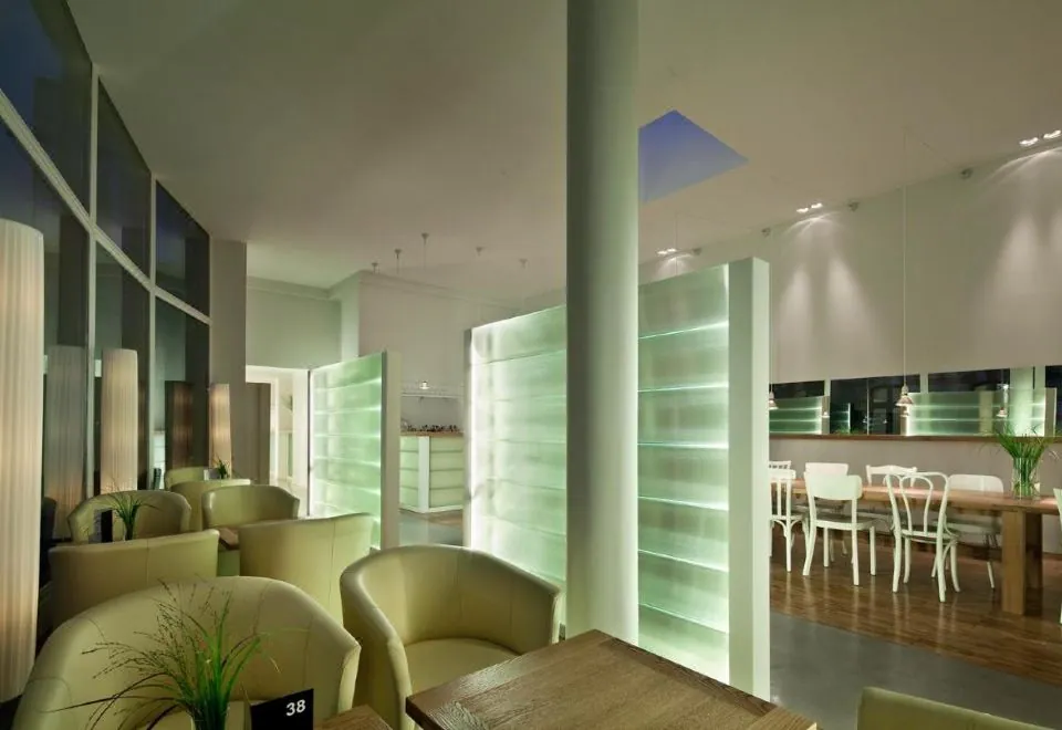 Hotel 38