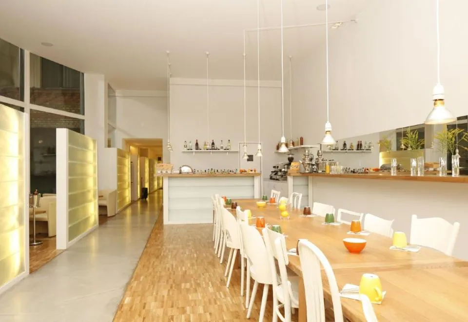 Hotel 38