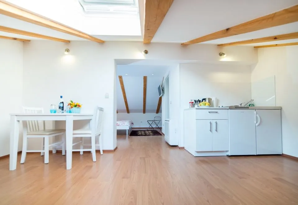 Rooms Raič