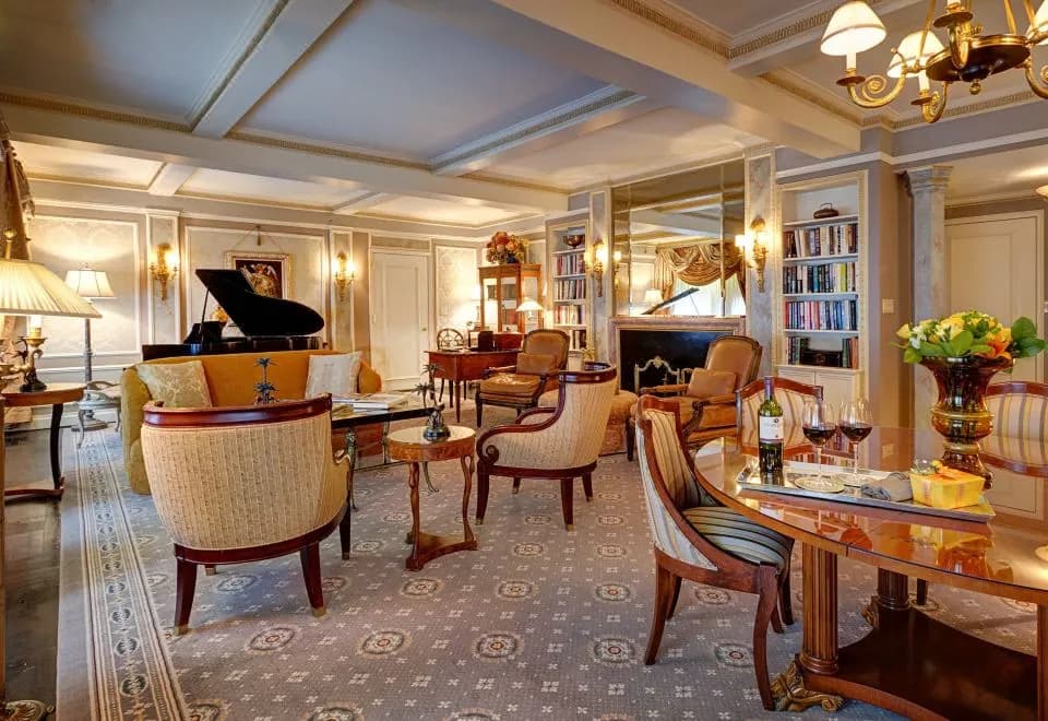 Hotel Elysee by Library Hotel Collection