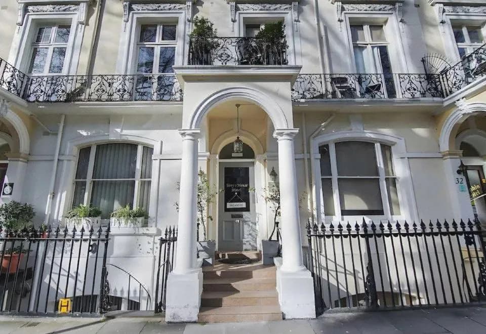 Tony's House Hotel