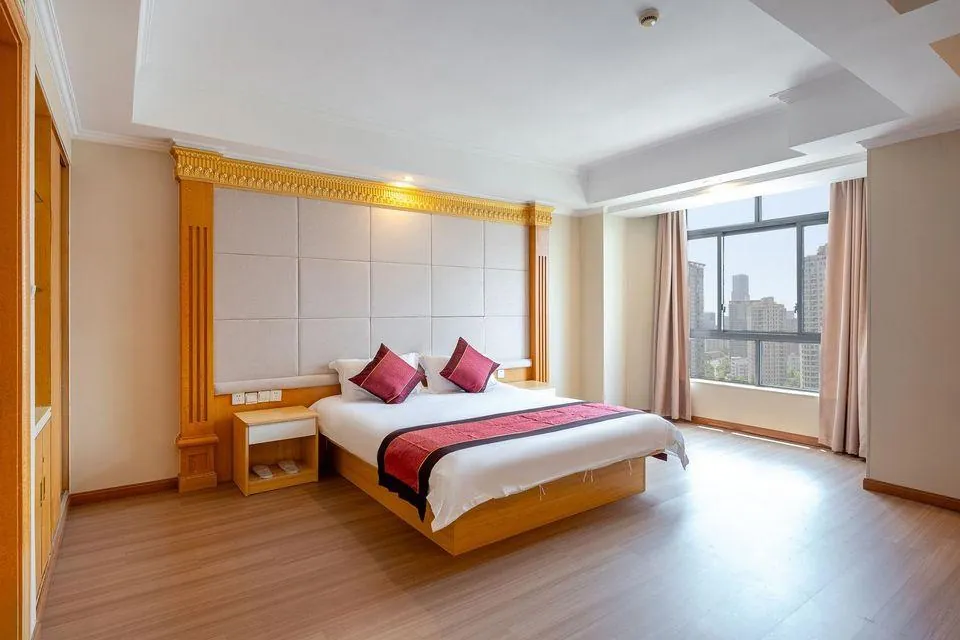 Shanghai Binjiang Xinjing Hotel (The Bund)