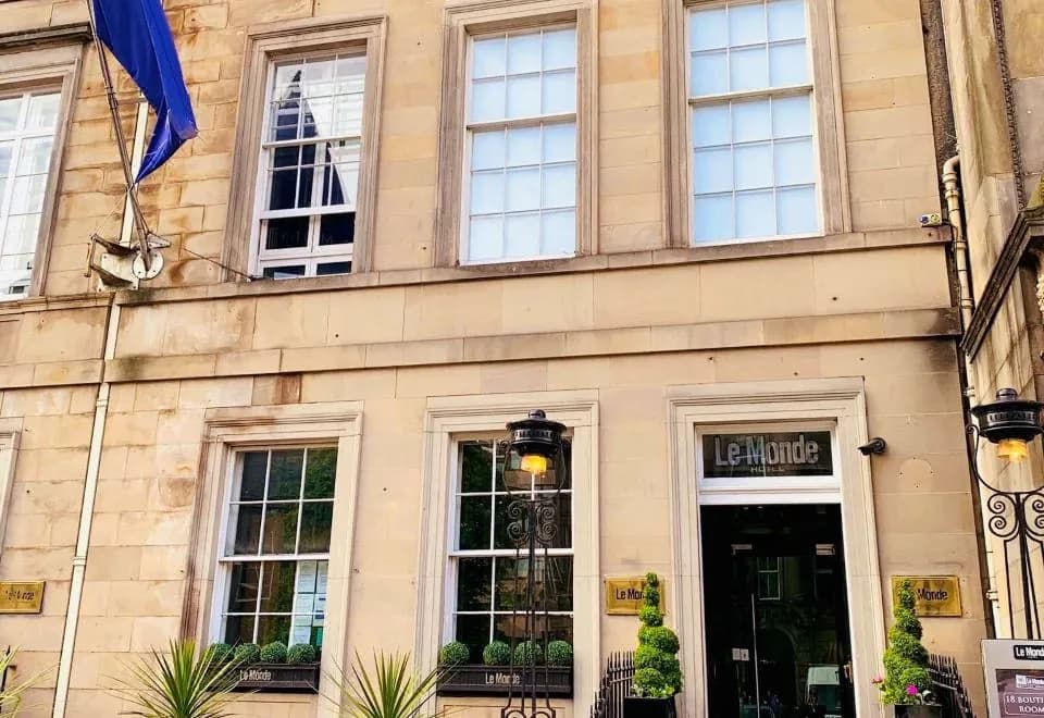 Le Monde Hotel