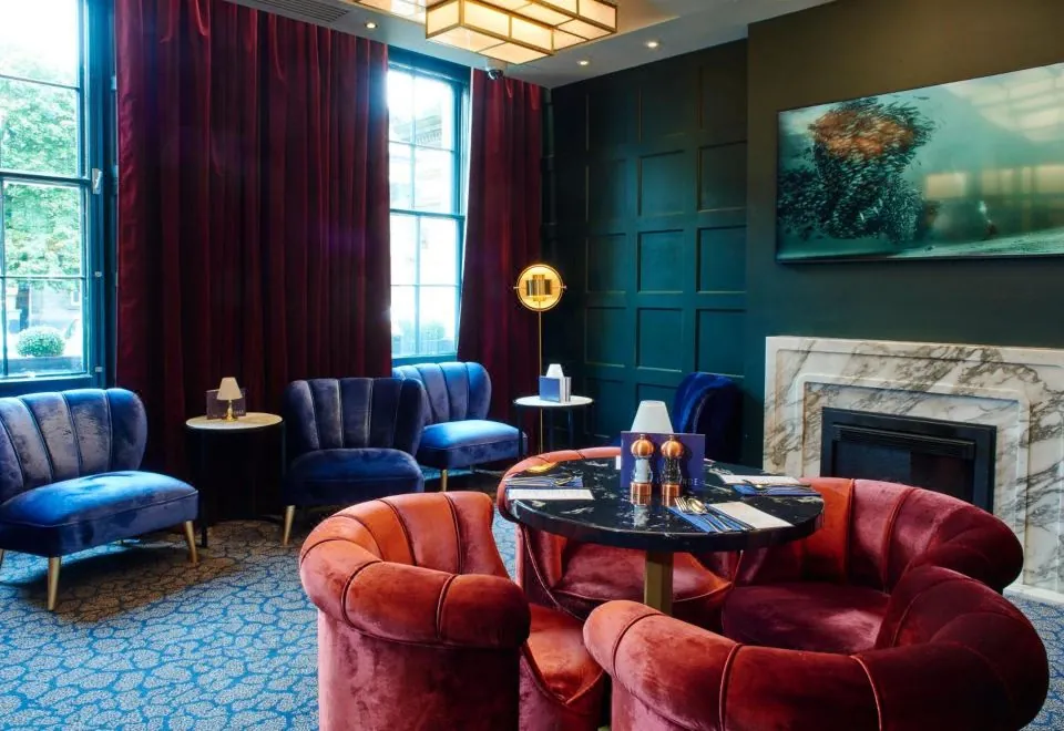 Le Monde Hotel
