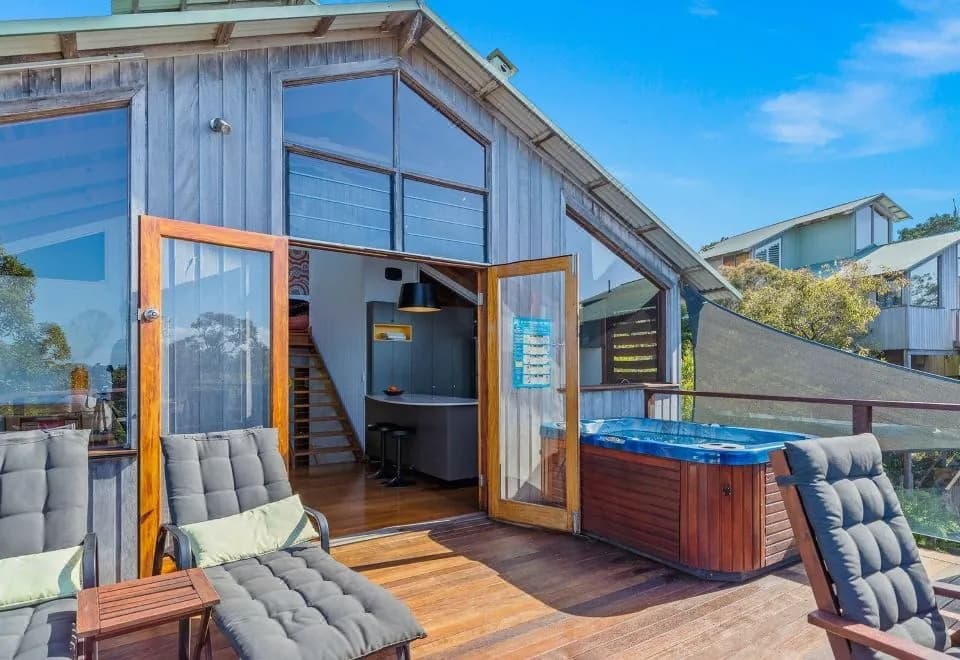 The Oasis Apartments and Treetop Houses Byron Bay