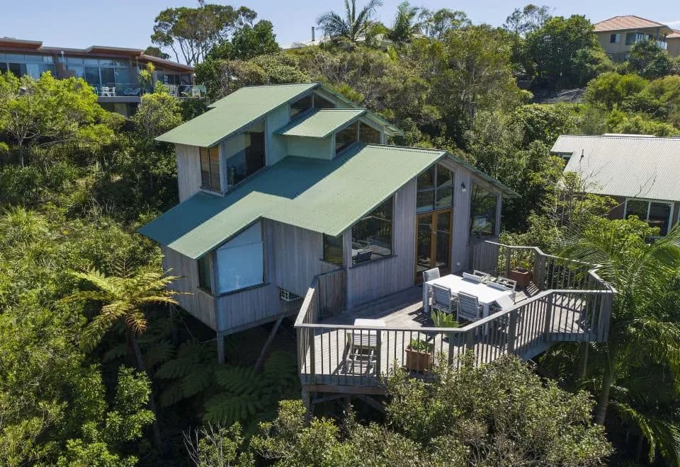 The Oasis Apartments and Treetop Houses Byron Bay
