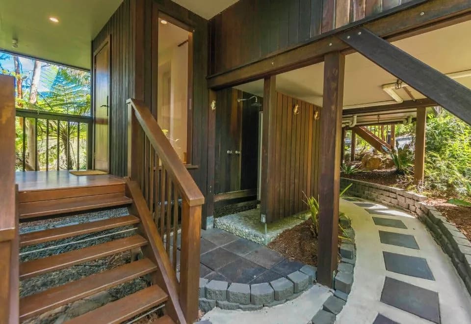 The Oasis Apartments and Treetop Houses Byron Bay