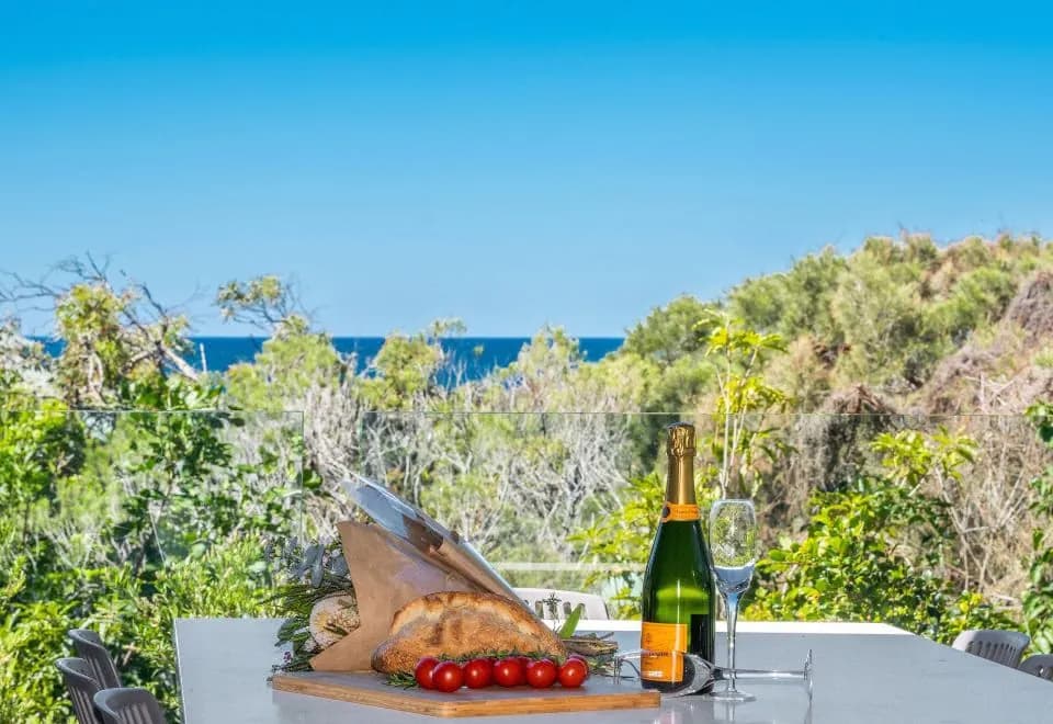 The Oasis Apartments and Treetop Houses Byron Bay